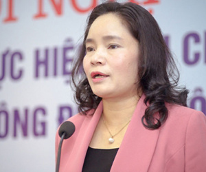 Thứ trưởng bị mắng vì dừng chờ đèn đỏ