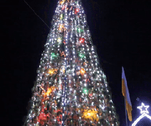 Video: Cây thông kết từ nón lá, nồi đất độc đáo mùa Giáng sinh 2018