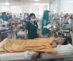 Ba người nguy kịch nghi bị ngộ độc thực phẩm