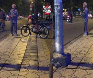 Bác lái xe ôm truyền thống không có khách và lời năn nỉ: 'Cô ơi, cô đi giùm tui đi cô'