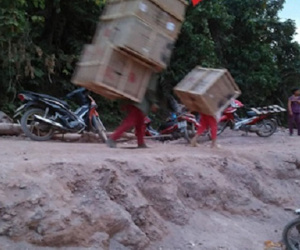 Cả đời còng lưng: Tiền nhiều mỗi tháng, đốt trong một giờ