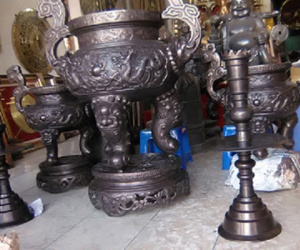 Đồ thờ cũ muốn thay mới phải xử lý như thế này để tránh tổ tiên phẫn nộ, tai họa ngập đầu