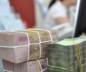 Lãi suất tiết kiệm tiếp tục tăng cao