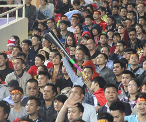 VIDEO: ‘Phát điên’ với ‘văn hóa cổ vũ’ bằng kèn Vuvuzela của CĐV Việt Nam
