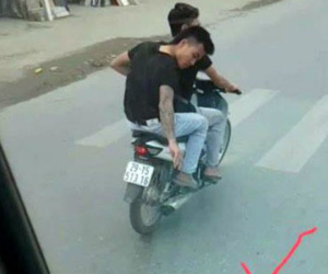 Hà Nội: Xác minh thông tin 2 thanh niên đi xe máy rải đinh trước đầu ô tô