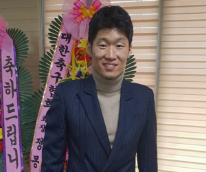 Huyền thoại Park Ji Sung lấy ký ức buồn tại Asian Cup để nhắc nhở đàn em