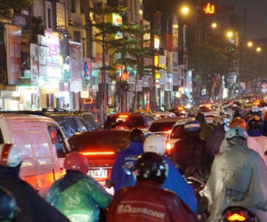 Tắc đường toàn tập trong ngày làm việc cuối cùng của năm, mọi người tranh thủ 'rời đô' nghỉ Tết Dương lịch