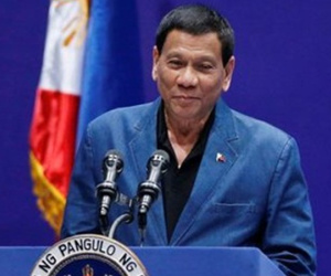 Tổng thống Philippines thừa nhận từng sàm sỡ người giúp việc