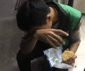 Sau chuyến giao hàng 'định mệnh', hành động và câu nói này của anh shipper khiến nhiều người suy ngẫm