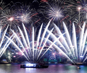 Đại tiệc pháo hoa trên bầu trời châu Á chào đón năm mới 2019