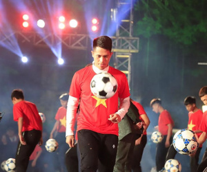 Đình Trọng, Noo Phước Thịnh lập kỷ lục đặc biệt trong đêm giao thừa