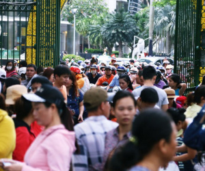 Khu vui chơi ở Sài Gòn 'nghẹt thở' ngày đầu năm mới 2019, người dân chen nhau để có chỗ nghỉ ngơi