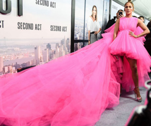 Những bộ cánh nóng bỏng nhất của ngôi sao 50 tuổi Jennifer Lopez