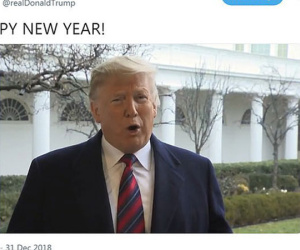 Ông Trump 'than thở' trong video mừng năm mới