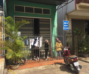 Vợ chồng hiếm muộn vật vã bên con 2 tuổi tử vong bất thường khi gửi nhà trẻ