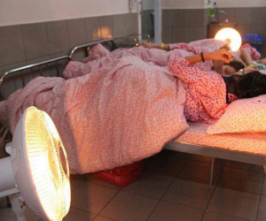 Rét đậm kéo dài, trẻ nhỏ liên tiếp mắc bệnh hô hấp, bà bầu dễ bị tiền sản giật