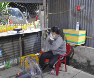 Thanh niên giả gái kích dục cho khách uống cà phê
