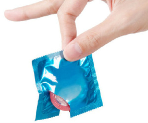 8 sai lầm ngớ ngẩn cực kỳ nguy hiểm khi sử dụng bao cao su nhưng quý ông dễ mắc phải