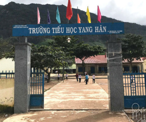 Hiệu trưởng chặn tiền ăn của học sinh chia cho giáo viên