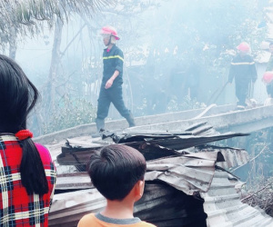 Nhậu say đốt nhà mình, cháy luôn nhà hàng xóm