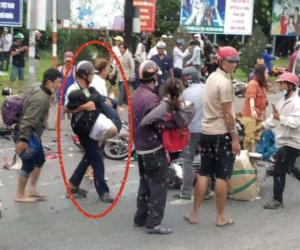 Tình người giữa đau thương: Anh xe ôm ở Long An bỏ hết công việc, bồng bế từng nạn nhân lên xe cấp cứu vào bệnh viện