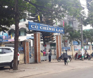 Con gái kiểm tra giữa học kỳ được 2 điểm, cô giáo yêu cầu giám định nét chữ vì nghi bài thi bị đánh tráo