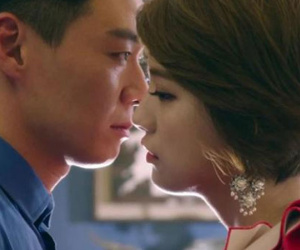 Héo hon hàng đêm vì ngủ với chồng giàu, già, èo uột lại nhớ người yêu cũ
