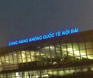 Thông tin mới về vụ 'xe biển xanh đón người nhà lãnh đạo ở cầu thang máy bay'