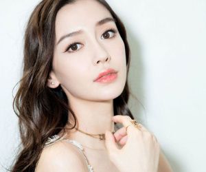 Angelababy bị khơi lại chuyện từng đăng hình khiêu dâm xúc phạm phụ nữ
