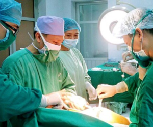 Cô gái bị ôtô kéo lê làm dập nát tầng sinh môn