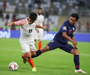 Đội trưởng Thái Lan xin lỗi cổ động viên sau trận thua đậm ở Asian Cup