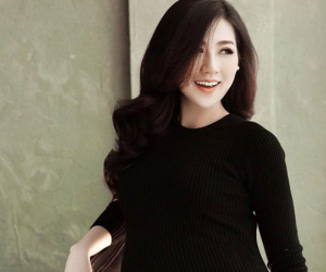 Mẹ ruột Á hậu Tú Anh bất ngờ viết status xin lỗi sau khi con gái công khai chuyện sinh con