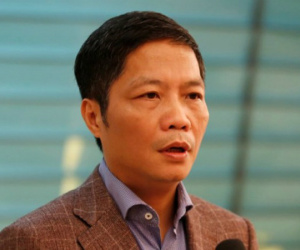 Bộ trưởng Công Thương xin lỗi vì 'xe biển xanh vào sân bay đón người thân'