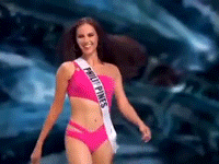 Catriona Gray giới thiệu cú xoay cổ nổi tiếng với MC Mỹ