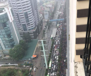 Tắc đường kinh hoàng ở Hà Nội sáng nay: 'Qua 20 cái đèn xanh rồi mà vẫn không thể di chuyển'