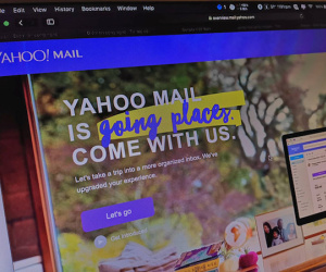 Xuất hiện tin đồn Facebook xóa tài khoản dùng email Yahoo