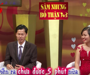 Yêu xa 7 năm bạn gái không cho hôn, thanh niên đợi đến đêm động phòng thì gặp sự cố ở chiếc giường