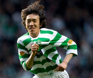 Huyền thoại bóng đá Nhật Bản Shunsuke Nakamura ký hợp đồng mới ở tuổi... 40