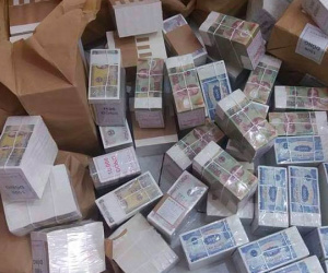 Ngân hàng không in tiền lẻ mới nhưng ngoài chợ đen bao nhiêu cũng có