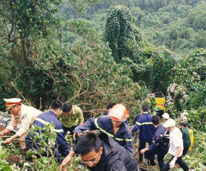Người cứu 10 nạn nhân vụ xe khách lao xuống đèo Hải Vân: 'Nhiều em mắc kẹt trong xe gào khóc, kêu cứu thất thanh'