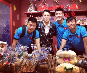 Đình Trọng đi Hàn Quốc chữa chấn thương