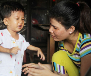 Lời khẩn cầu của người mẹ ôm con gái 2 tuổi bị hở van tim, chỉ nặng 6 ký mà không có tiền chạy chữa