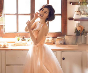 Mai Phương bất ngờ khoe ảnh gợi cảm 'hết nấc' với nụ cười tươi tắn dù đang bị bệnh tật hành hạ