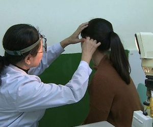 Sau một đêm, cô gái trẻ đột ngột không thể nghe được giọng đàn ông