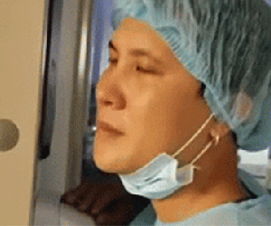 Em ruột Nhã Phương sinh con đầu lòng, ông xã đứng ngoài cửa khóc