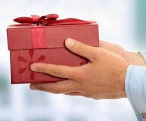 Nếu không muốn bị 'đốt vía' thì tuyệt đối không nên tặng người khác 5 món quà ám đầy xui xẻo này trong dịp Tết