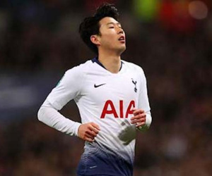 Tại sao Son vẫn đối đầu M.U dù có tên ở Asian Cup?