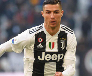 Tình cũ hợp lực, tuyên bố 'đưa kẻ bệnh hoạn Ronaldo ra ánh sáng công lý'