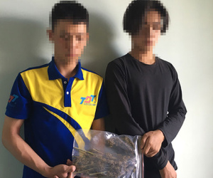 2 thanh niên bị bắt đang trên đường đi bán cần sa