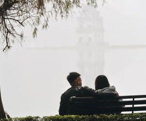 Chùm ảnh: Sáng cuối tuần, sương mù dày đặc phủ kín Hà Nội khiến người dân ngỡ như đang ở Sapa